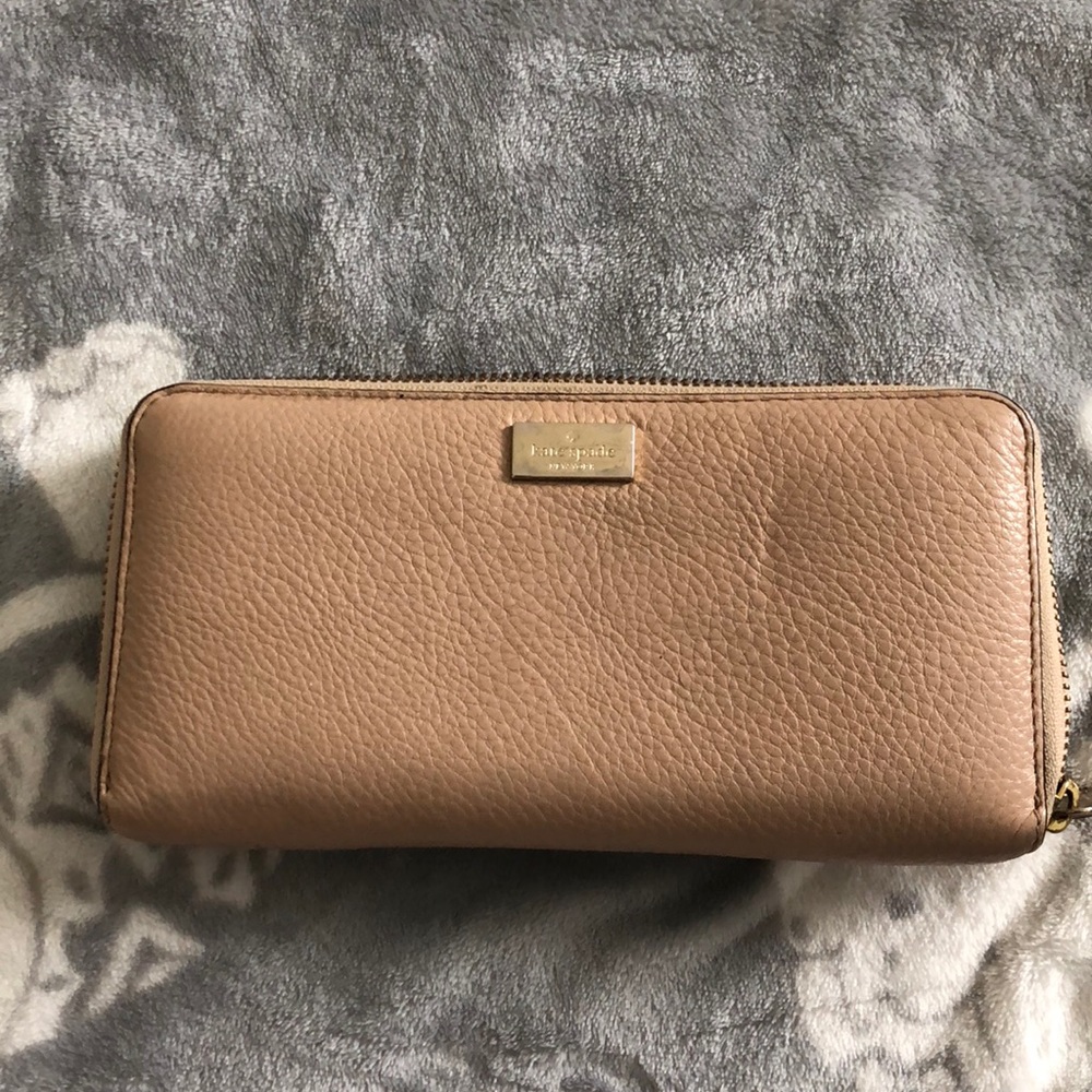 Kate spade zippy wallet